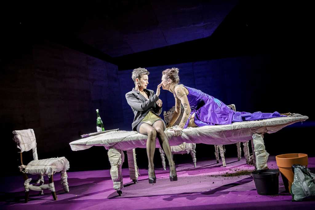 Danuta Stenka (Elżbieta), Wiktoria Gorodeckaja (Maria Stuart). Fot. Krzysztof Bieliński 