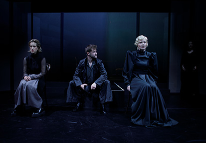 Hanna Wojtóściszyn (Hanka), Kamil Mrożek (Zbyszko Dulski), Małgorzata Kożuchowska (Pani Dulska). Fot. Tobiasz Papuczys
